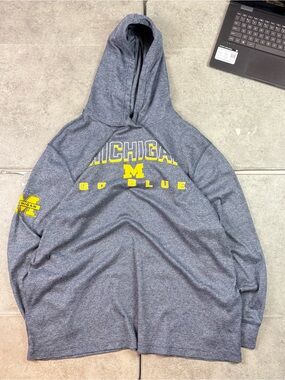 Lightweight waffle knit u of m colosseum michigan hoodie
